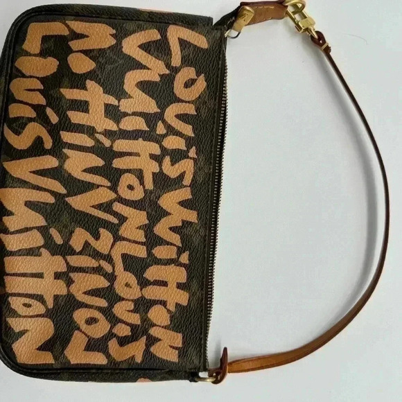 LOUIS VUITTON x Stephen Sprouse ‘Graffiti’ Pochette  with long strap non-branded - Picture 16 of 17